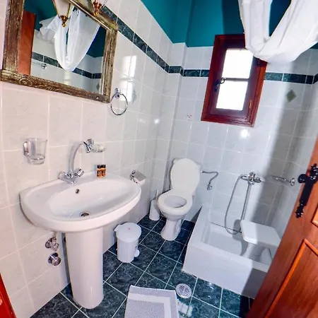 Adam 마크리니차