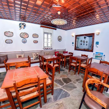 Adam 마크리니차